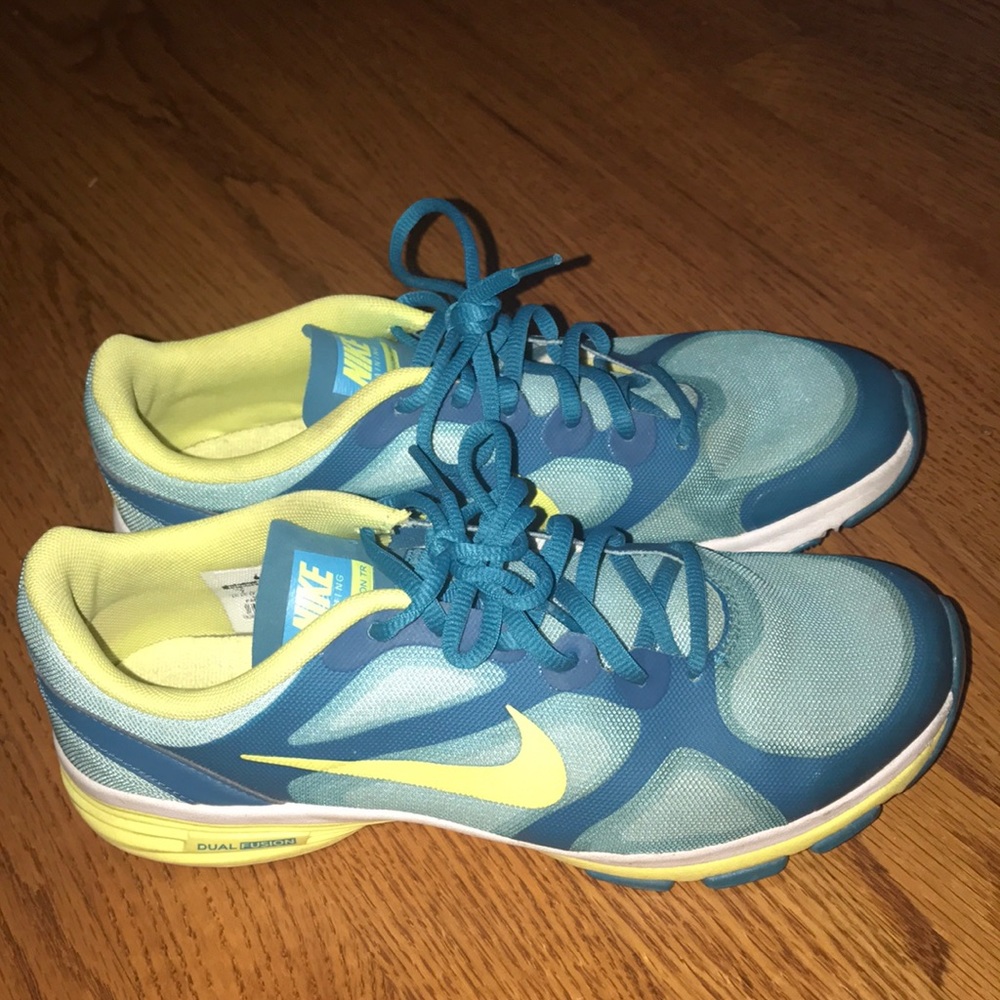 Nike dual fusion training shoes
